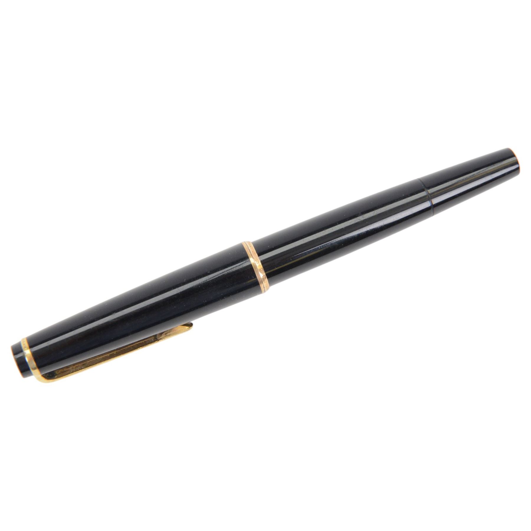 Montblanc no. 32 fountain pen in black finish