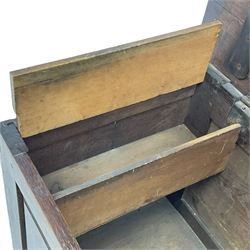 18th century oak mule chest, moulded hinged lid over panelled front, fitted with two moulded drawers