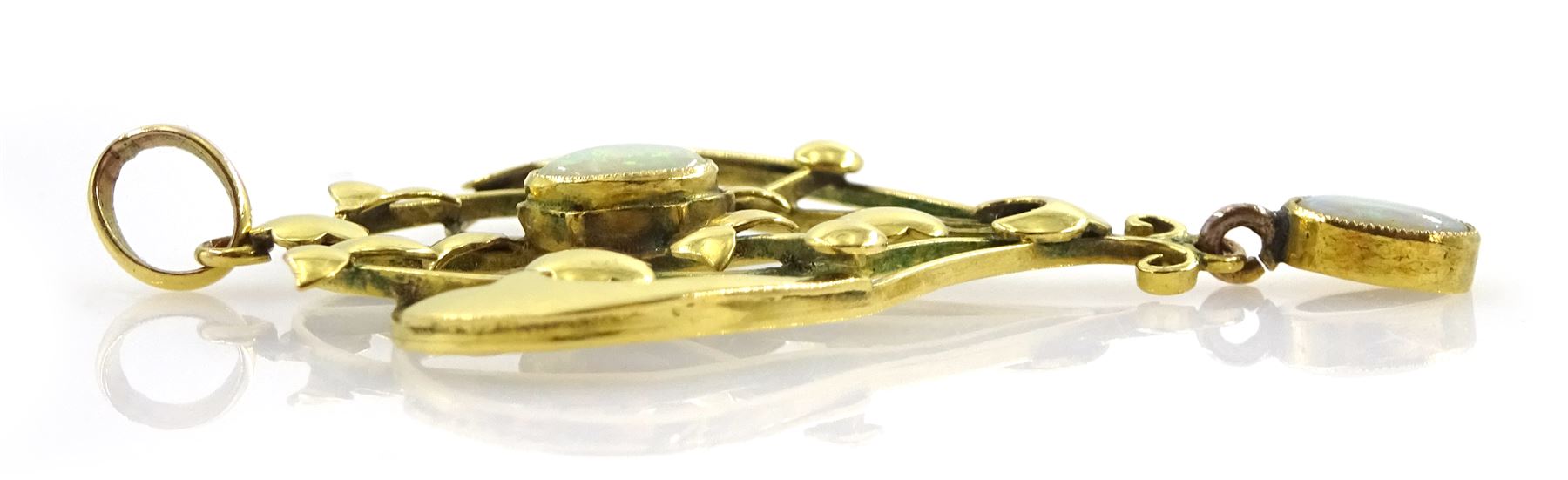 Edwardian gold opal pendant necklace