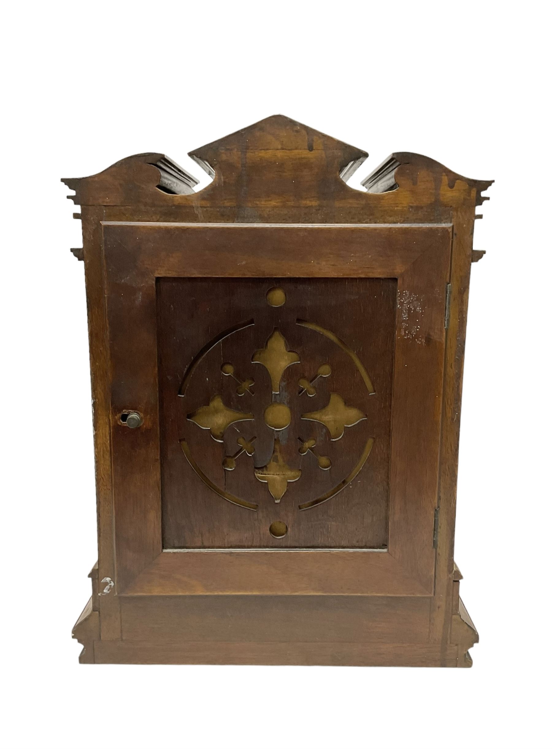 Lenzkirch - Late 19th century 8-day German mantle clock in a walnut veneered case with an architectural pediment, square brass dial, cast spandrels, matted dial centre, silvered chapter ring and fleur-di-Lis hands, with a twin train movement chiming the quarters on two coiled gongs and striking the hours on one. With Key and pendulum. Silver presentation plaque dated 1896.