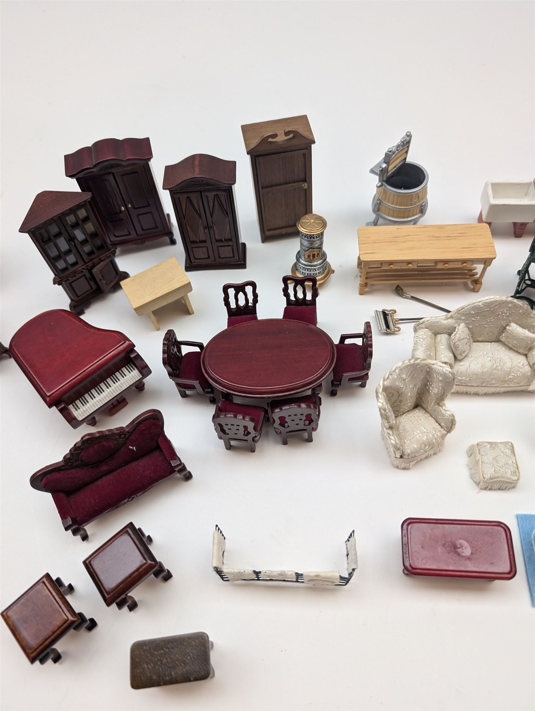 1:24 scale dolls house furniture, comprising stove, mangle, couch and arm chairs, bed, bathroom suite, two dining tables with chairs, side tables, cabinets, dressers, etc 