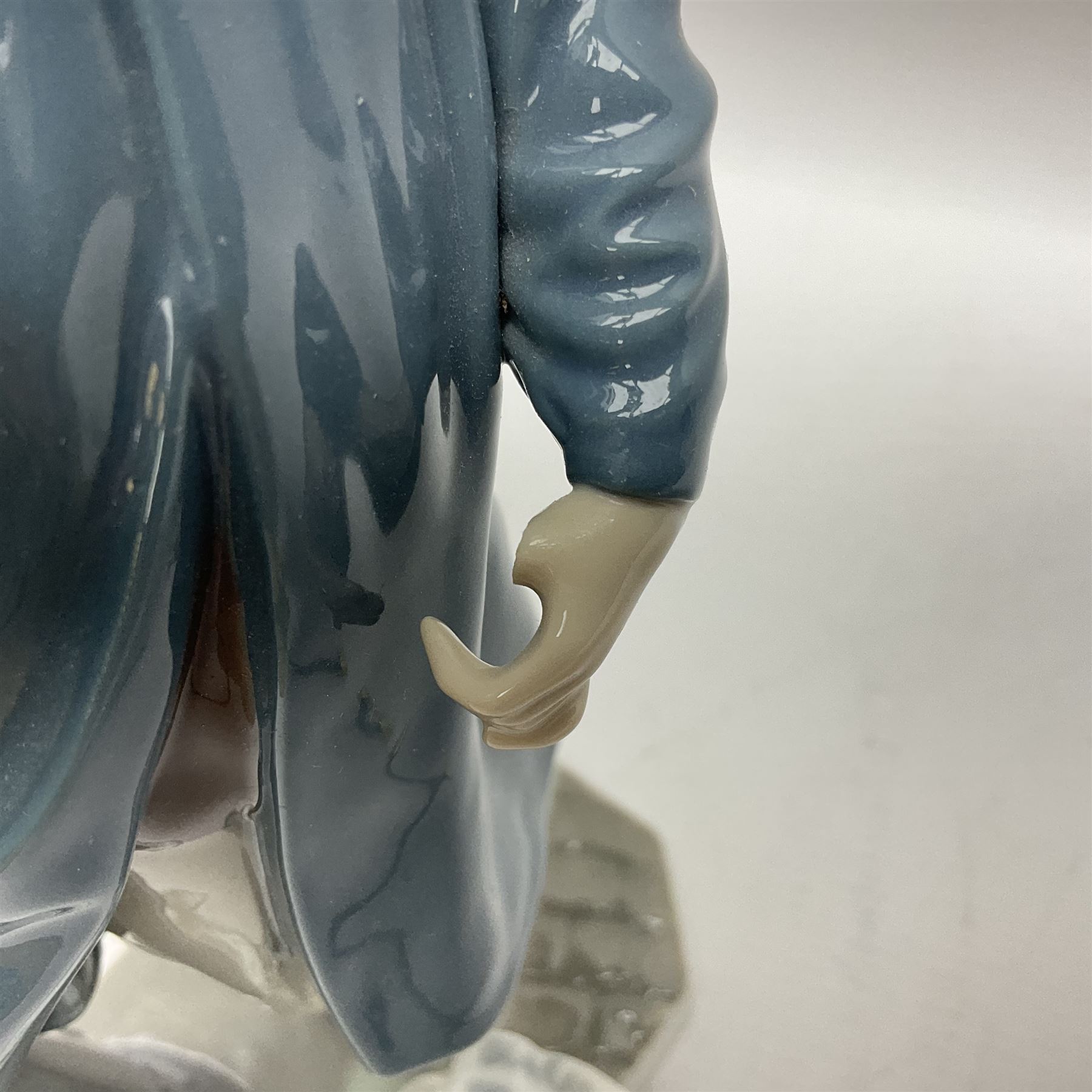 Five Lladro figures, including The Lamp Lighter no 5205,  Girl and Kittens no 6102, Cat no 5113 etc