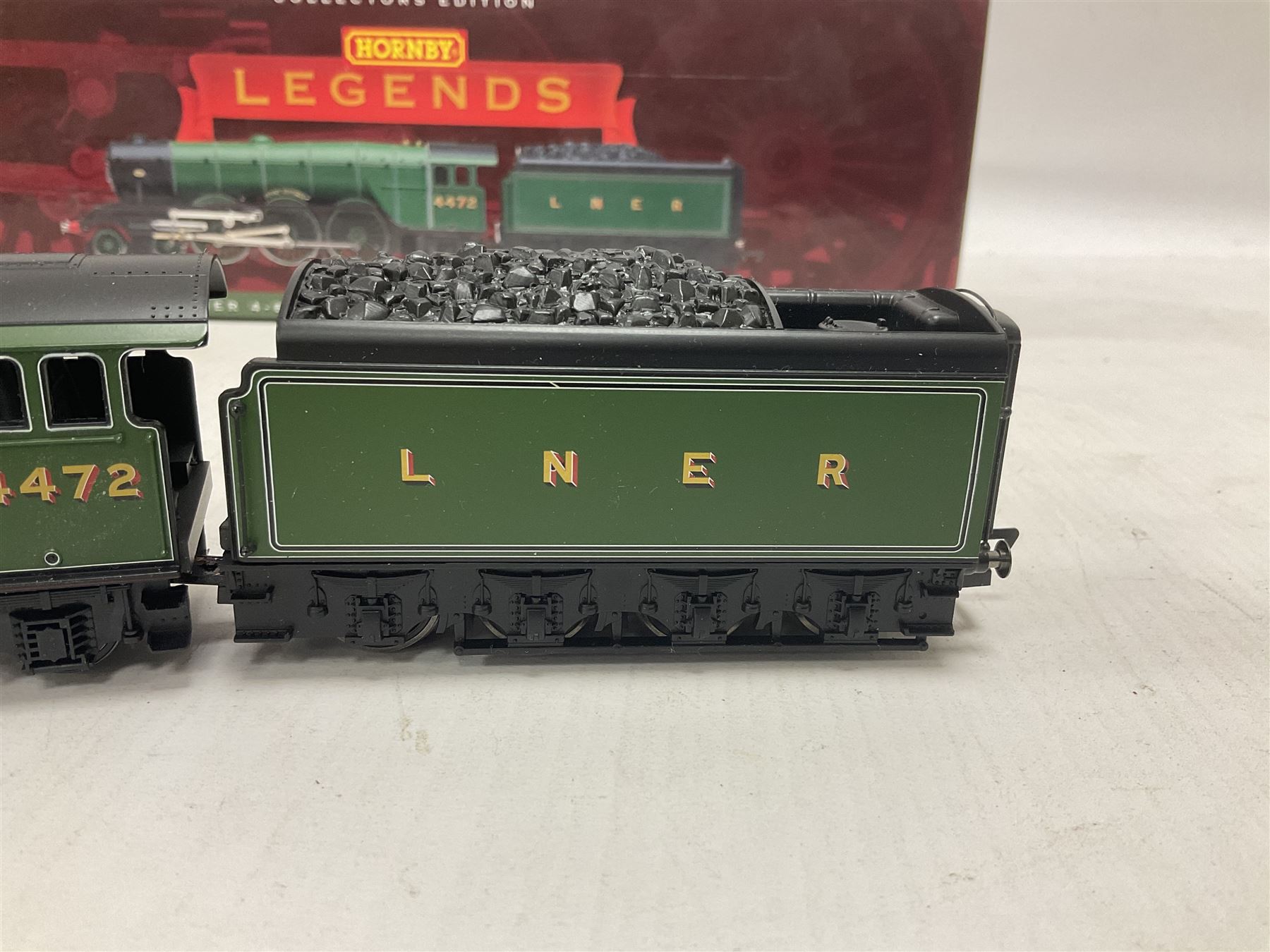 Hornby ‘00’ gauge - Limited Edition Hornby Legends Series no.989/1000 Class A1 LNER 4-6-2 ‘Flying Scotsman’ no.4472 in green; in original box with certificate of authenticity 