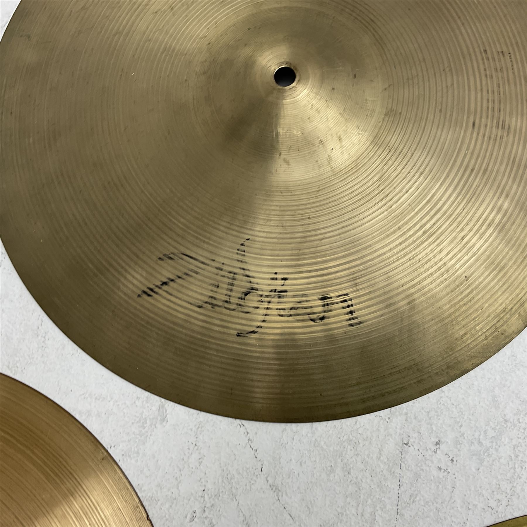 Graduated set of nine drum kit cymbals comprising Pearl 51cm (20