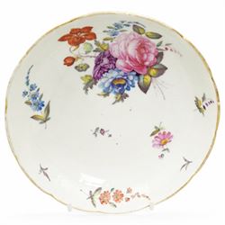 Pair of Derby teacups and saucers, attributed to William Billingsley, decorated with sprays of flowers with scalloped gilt edges, with crown, D mark and crossed batons in red, pattern no. 42 (4)