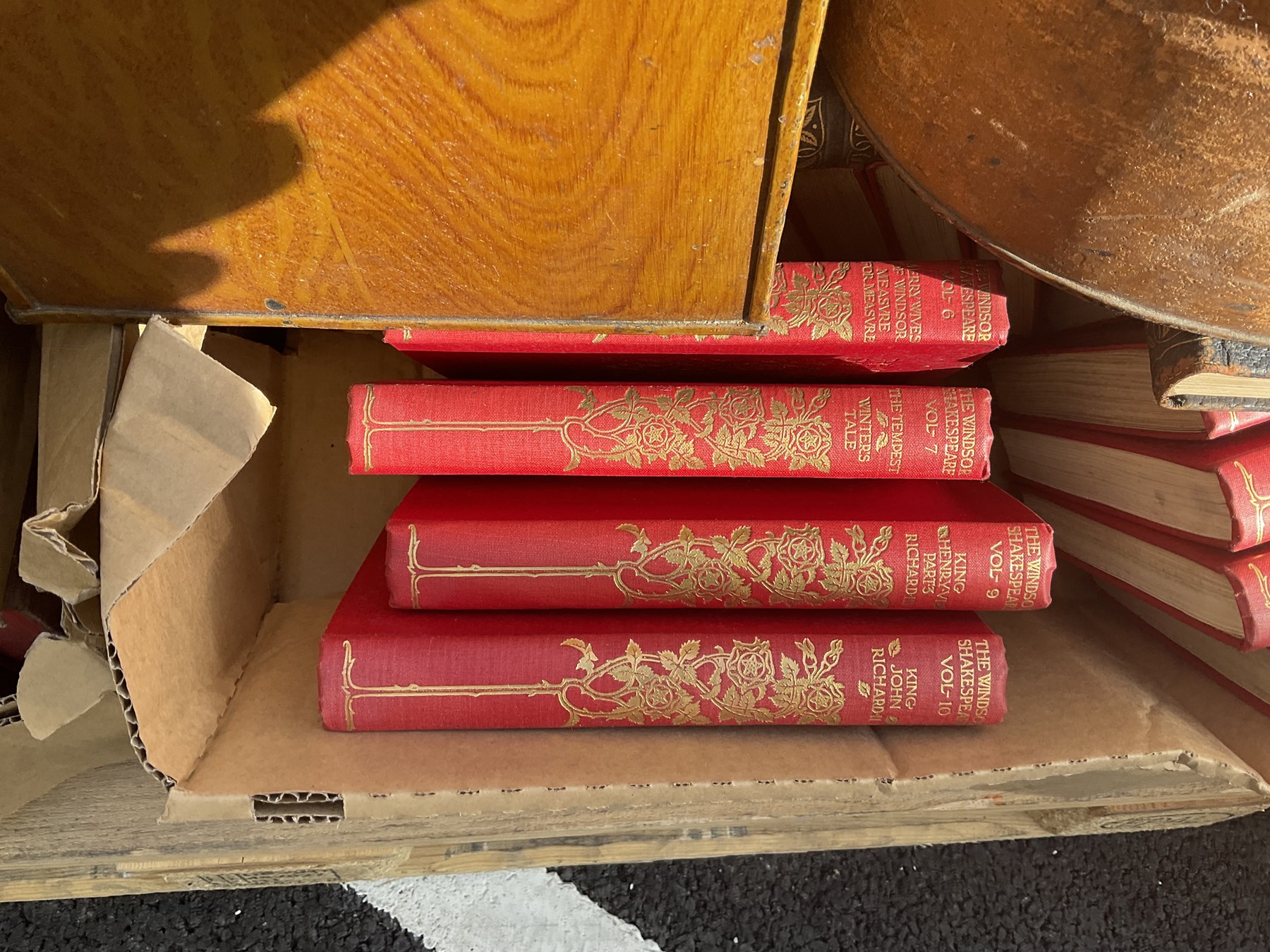 Collection of decorative items including silver plate, collectors plate, ceramics and books etc 