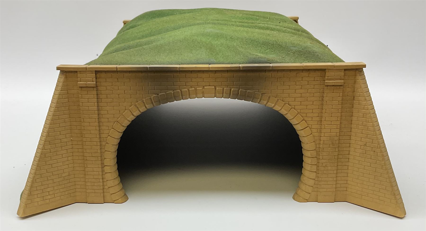 Hornby Dublo - two 5091 Single Track tunnels, both boxed; matching large Double Track tunnel; and pre-war wood and card long tunnel, both unboxed (4)