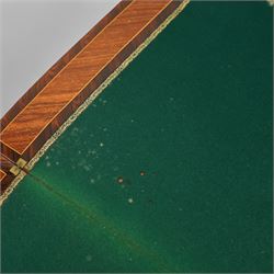 Early 20th-century Louis XV-style kingwood and tulipwood marquetry card table, shaped rectangular hinged top revealing baize-lined interior, with quarter-veneered parquetry within crossbanded borders and mounted with a gilt bronze edge, above a serpentine frieze,  raised on cabriole legs with gilt bronze foliate mounts and sabots 