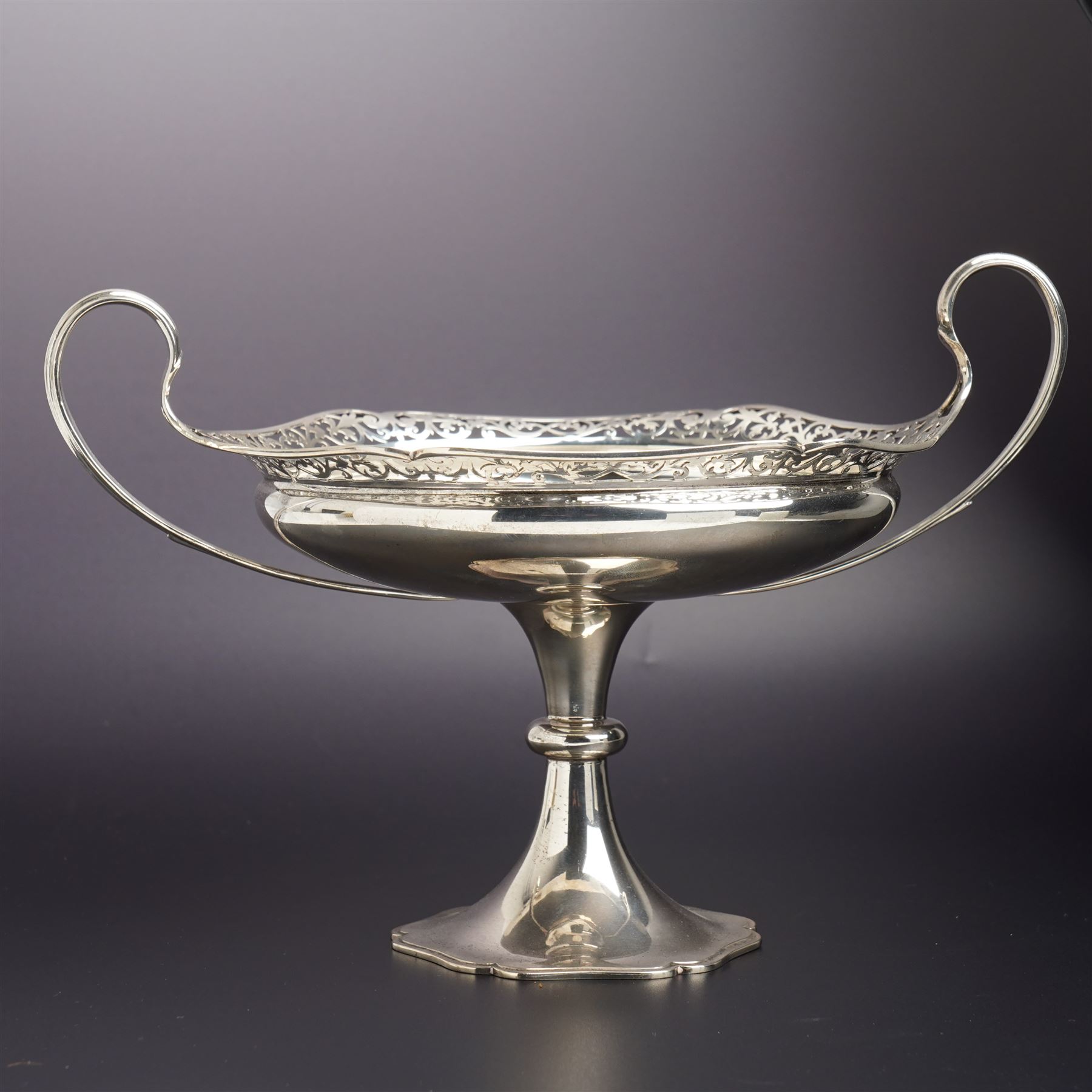 Silver two handled fruit dish with pierced border on a pedestal foot D18cm Birmingham 1912  