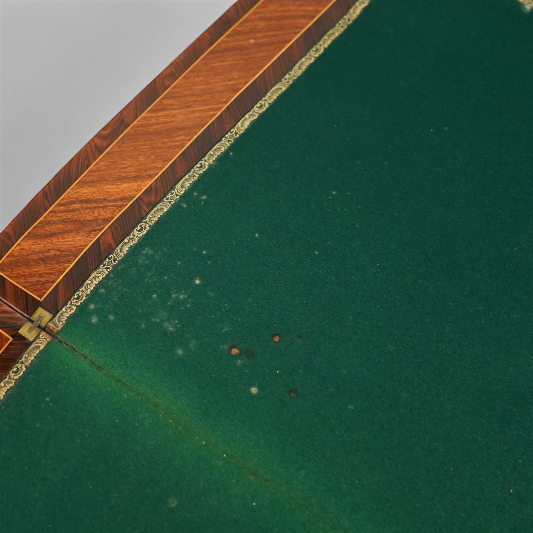 Early 20th-century Louis XV-style kingwood and tulipwood marquetry card table, shaped rectangular hinged top revealing baize-lined interior, with quarter-veneered parquetry within crossbanded borders and mounted with a gilt bronze edge, above a serpentine frieze,  raised on cabriole legs with gilt bronze foliate mounts and sabots 