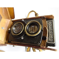  Rolleicord IIb/model 3 Twin Lens Reflex camera No.991276 with Triotar Zeiss 13,5 f=7.5mm lens and Compur shutter, c1938-39, in leather case  