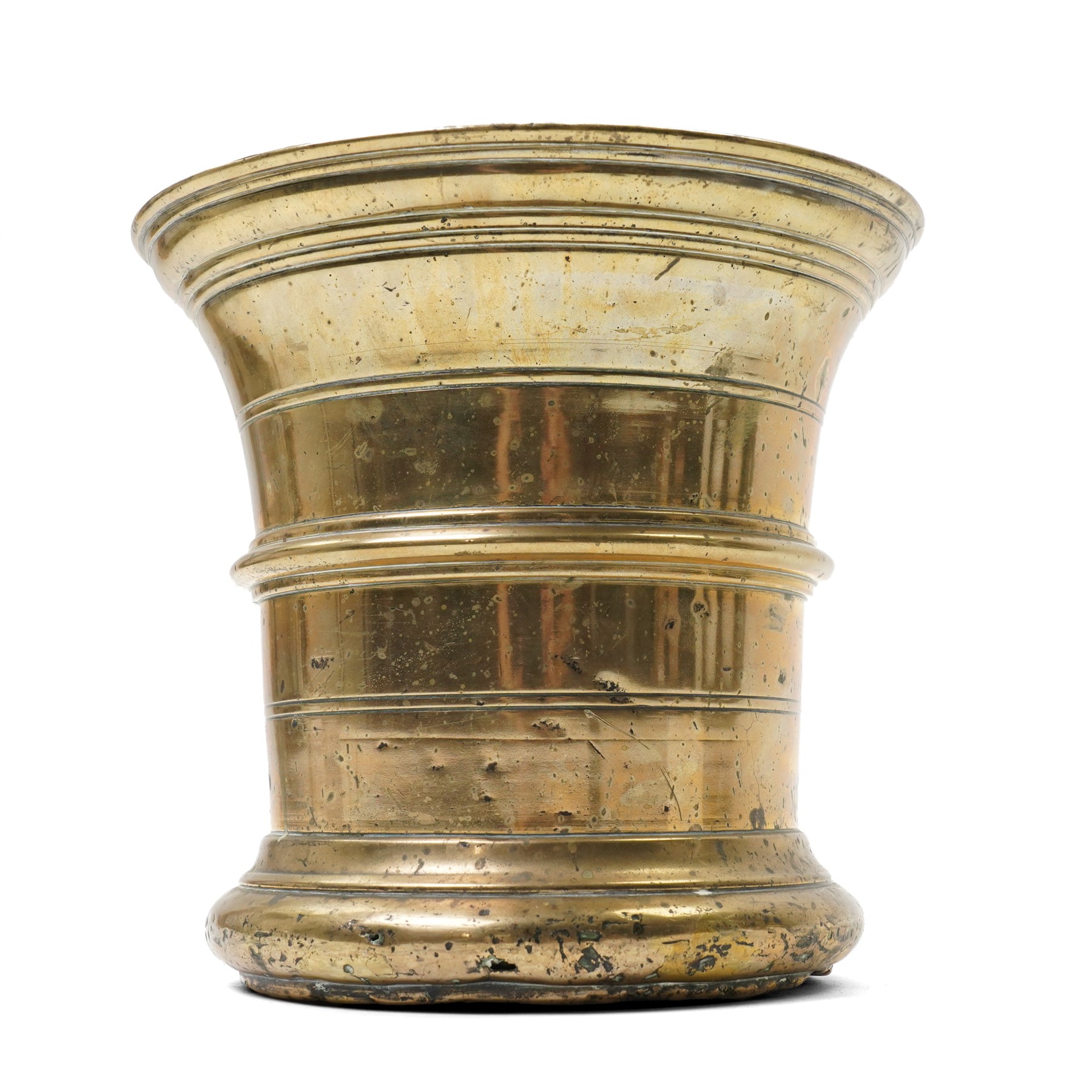 18th century large bell metal mortar with ribbed body and flared rim H21cm x D22cm
