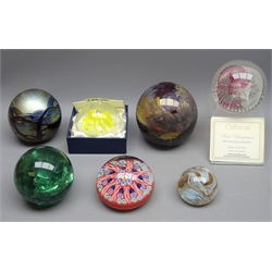  Isle of Wight iridescent glass paperweight, Caithness 'Pink Champagne' paperweight with stand, Kenleys and other paperweights (7)  
