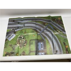 Hornby '00' gauge - Flying Scotsman boxed electric train set with No.4472 'Flying Scotsman' locomotive, three coaches and accessories