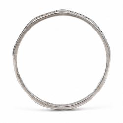 Platinum engraved wedding band, with engraved decoration, stamped