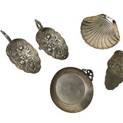 Continental silver, including shell butter dish, butterfly, pin dish and cake slice, all stamped 830, together with two Egyptian silver berry dishes and a bangle stamped sterling