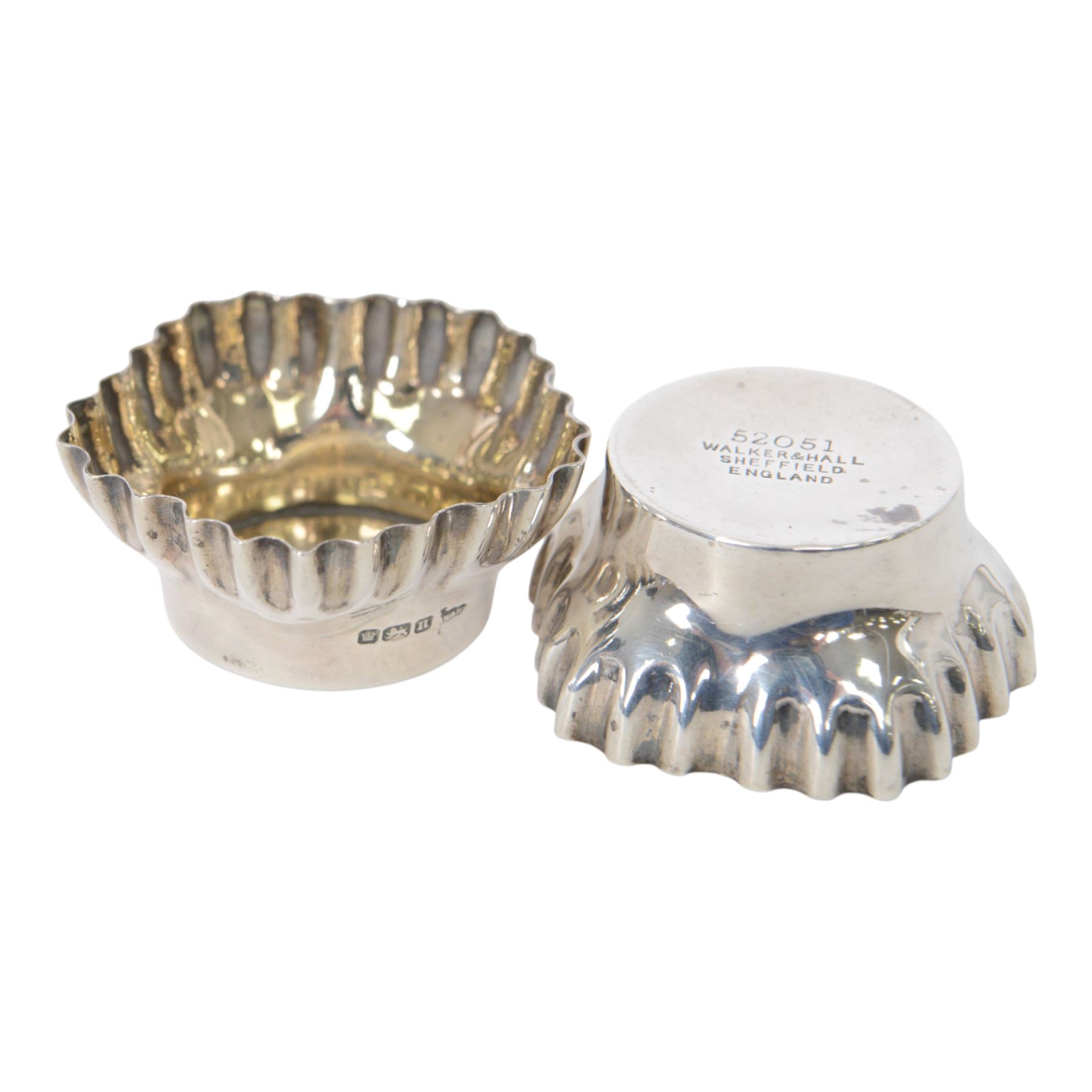 Pair of Walker and Hall silver open salts with crimped edges, hallmarked, D4.5cm