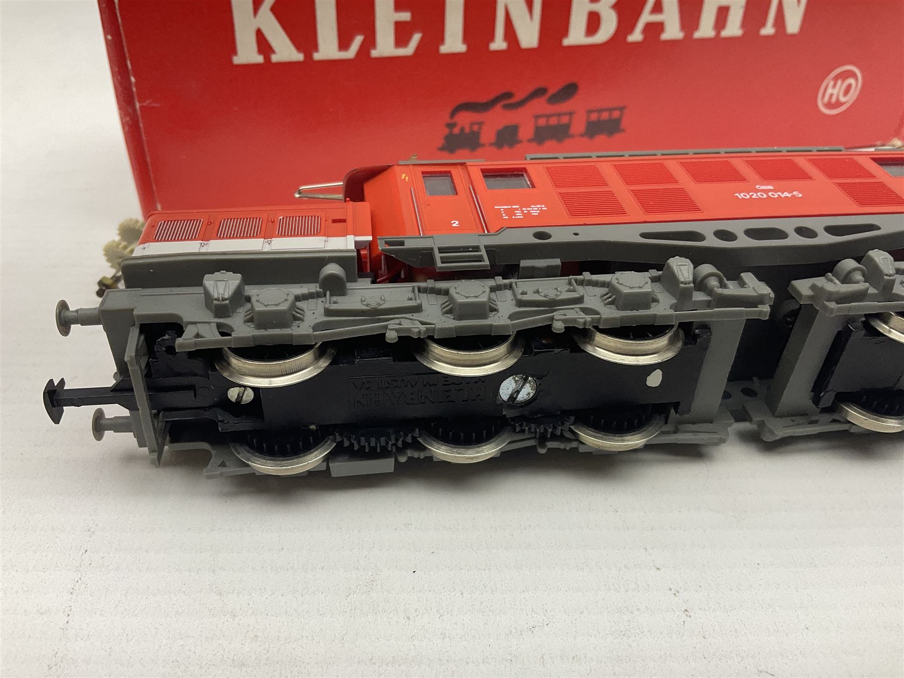 Kleinbahn HO gauge - three locomotives OBB 1020 Elektr. Berglokomotive; OBB 1044.209-3 Elektrische Lokomotive; and OBB 2050 Dieselelektrische; all boxed (3)