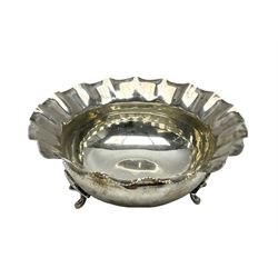 White metal bowl, or circular form with frilled rim, upon three feet, stamped 925, approximate weight 139 grams
