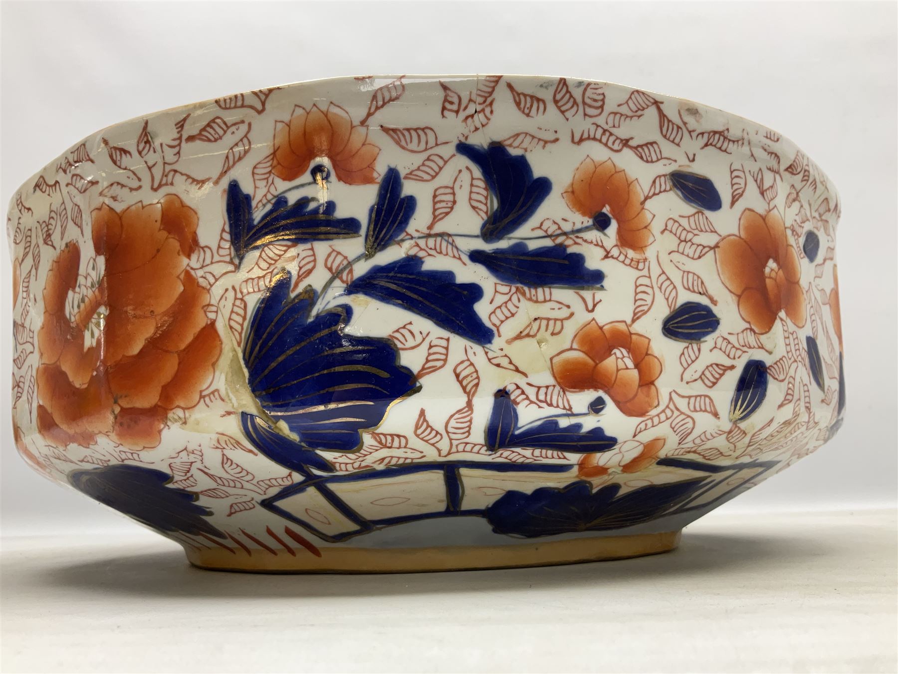 Masons wash jug and bowl decorated in the Imari palette, bowl D35cm