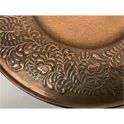Arts and Crafts Keswick School of Industrial Arts copper charger, decorated with planished centre and repousse scrolling foliate tendrils to rim, D44cm