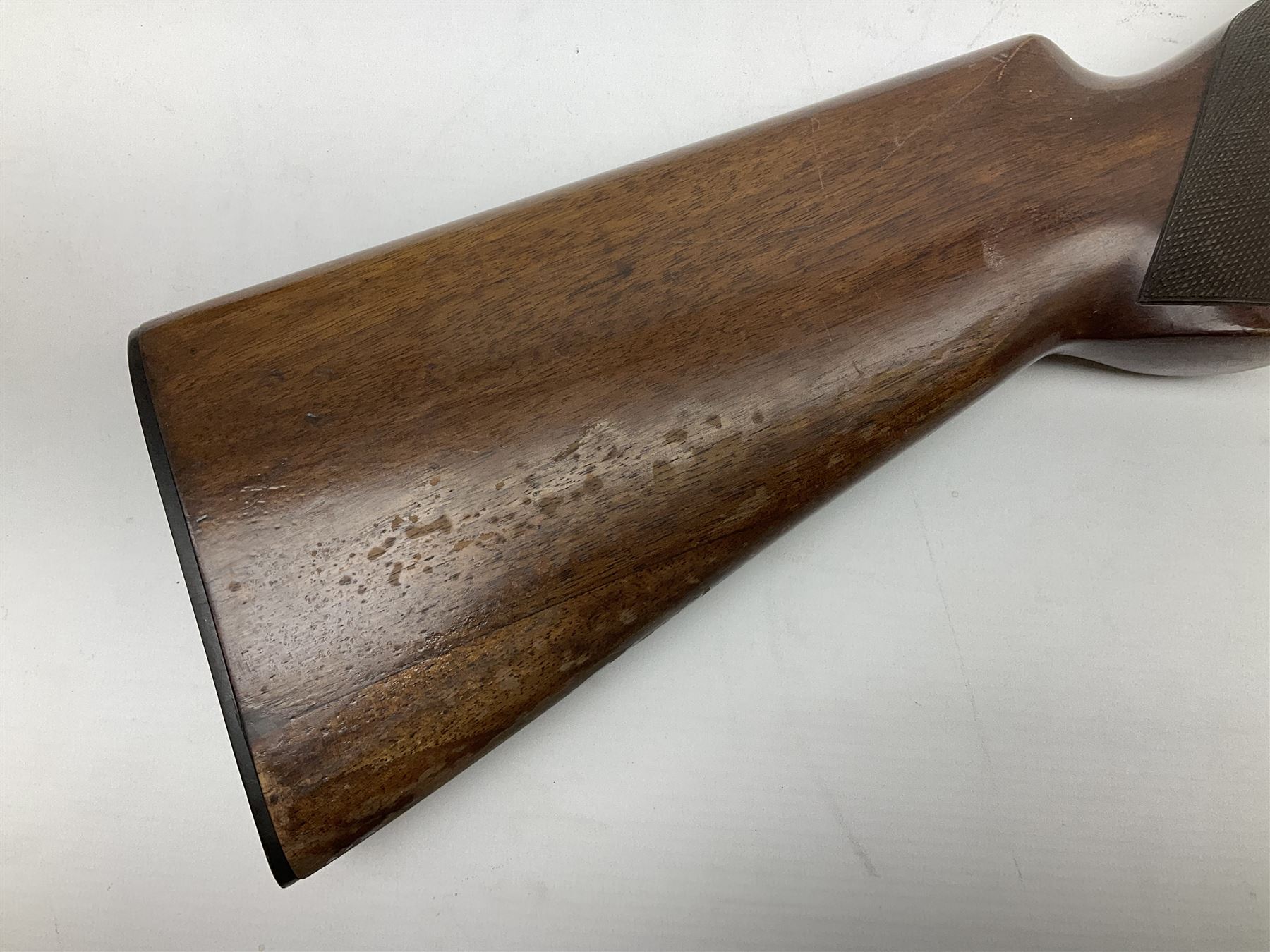 Winchester Japan 5500 12-bore by two-and-three quarters over-and-under double barrel boxlock ejector sporting gun, with 71cm barrels, ventilated rib and barrels, the walnut stock with chequered pistol grip and fore-end, single selective trigger and top safety, serial no.K542927E, L115cm overall; in gun sling SHOTGUN CERTIFICATE REQUIRED