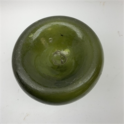 18th century onion shaped green glass wine bottle, H16cm