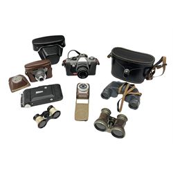 Praktica L camera body, with 'Meyer-Optik Gorlitz Domiplan 2.8/50' lens, CMS Commet II camera, Pair of Janik 8x30 binoculars in a case etc