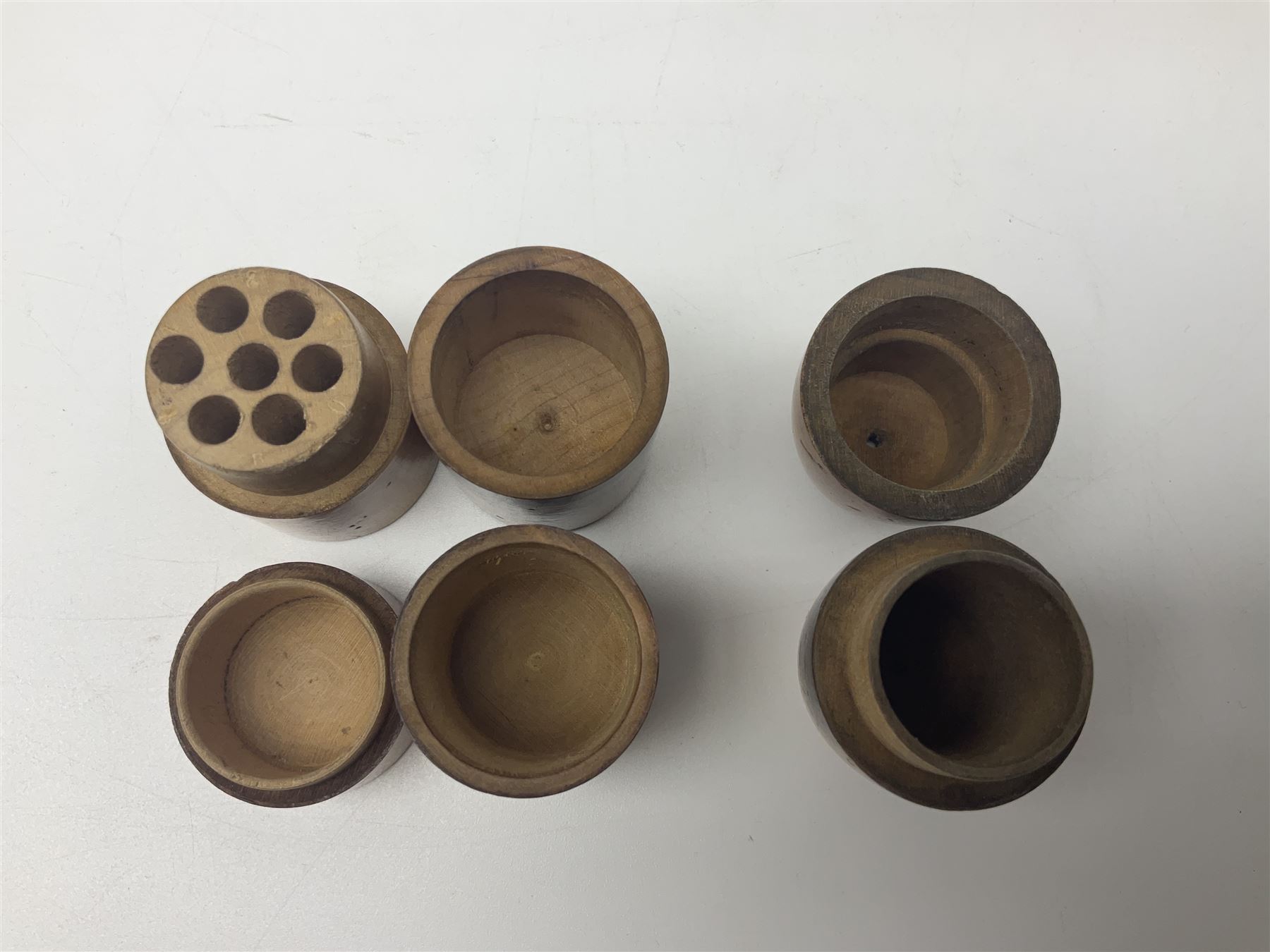 Collection of Mauchline ware relating to sewing, to include four ovoid shaped thimble cases, hinged lid thimble case and needle cases (12) 