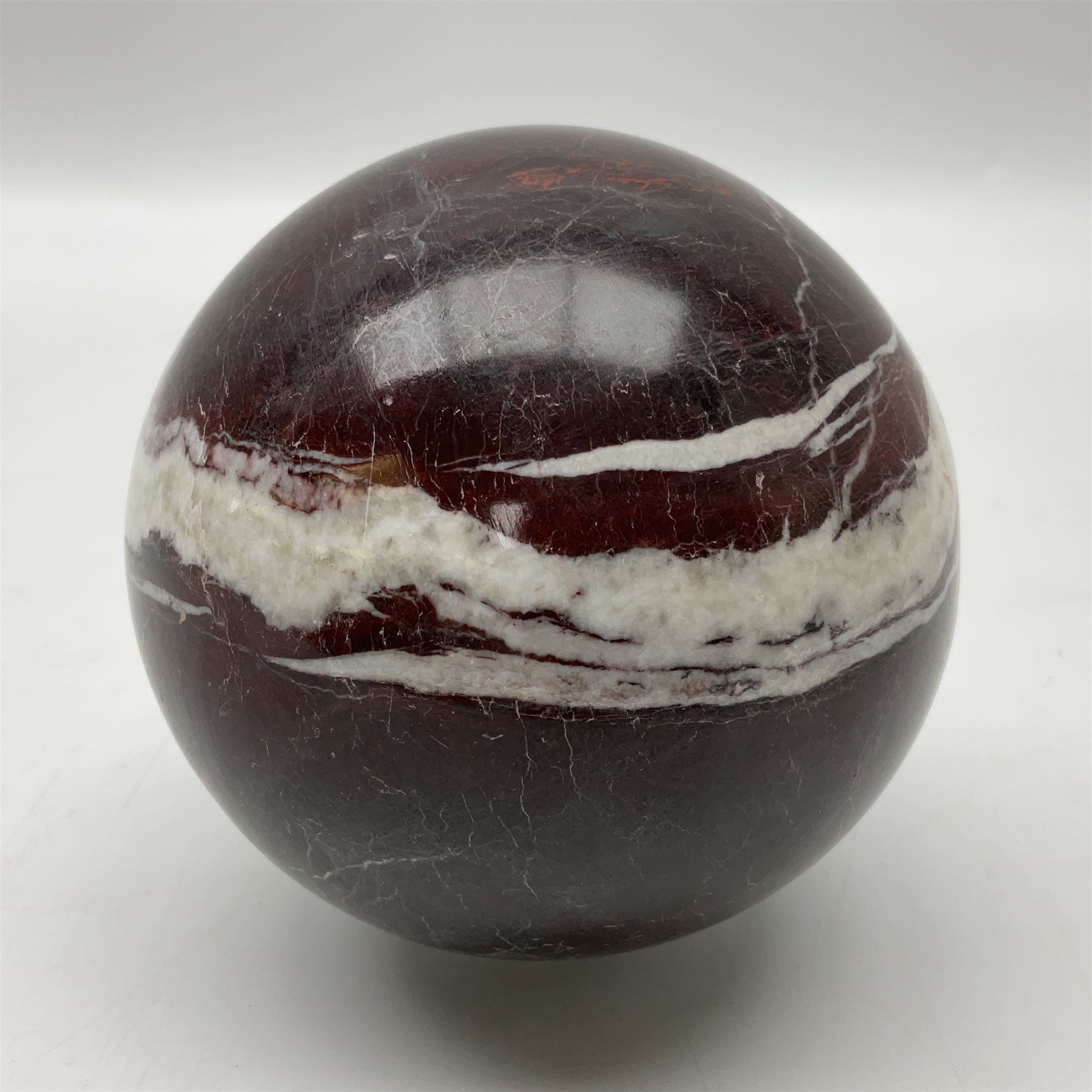 Red marble sphere, with white veins, D10cm