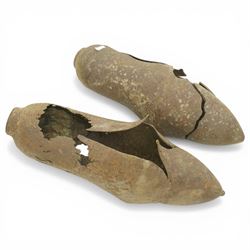Two WWI exploded shells, L72cm 