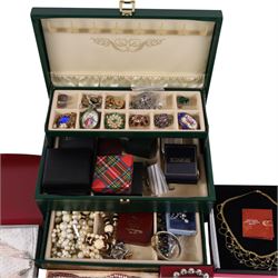9ct gold t-bar and clip, 9ct gold and silver stone set ring, silver jewellery including brooches, necklaces and ring and a collection of costume jewellery