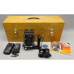  Mamiya C330 Professional S TLR Camera with Mamiya-Sekor 1:2.8 f=80mm lens No.722970/723282 & 1:4.5 f=135mm No.670658/6688630, with lens covers, pistol grip, instruction book & Shepherd XE-99 flash meter, with wooden carry box   
