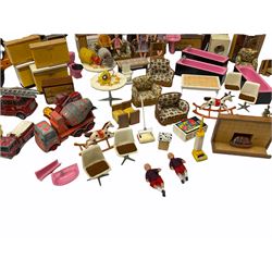 Miscellaneous toys - quantity of wooden and plastic dolls house furniture and accessories; quantity of unboxed and playworn die-cast models; bag of plastic figures by Britains etc; Japanese battery-operated tin-plate tank; and Tonka Loader etc