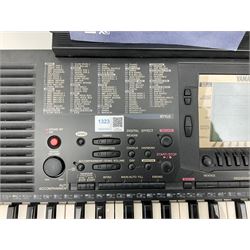 Yamaha PSR-530 electric keyboard, with stand and cover