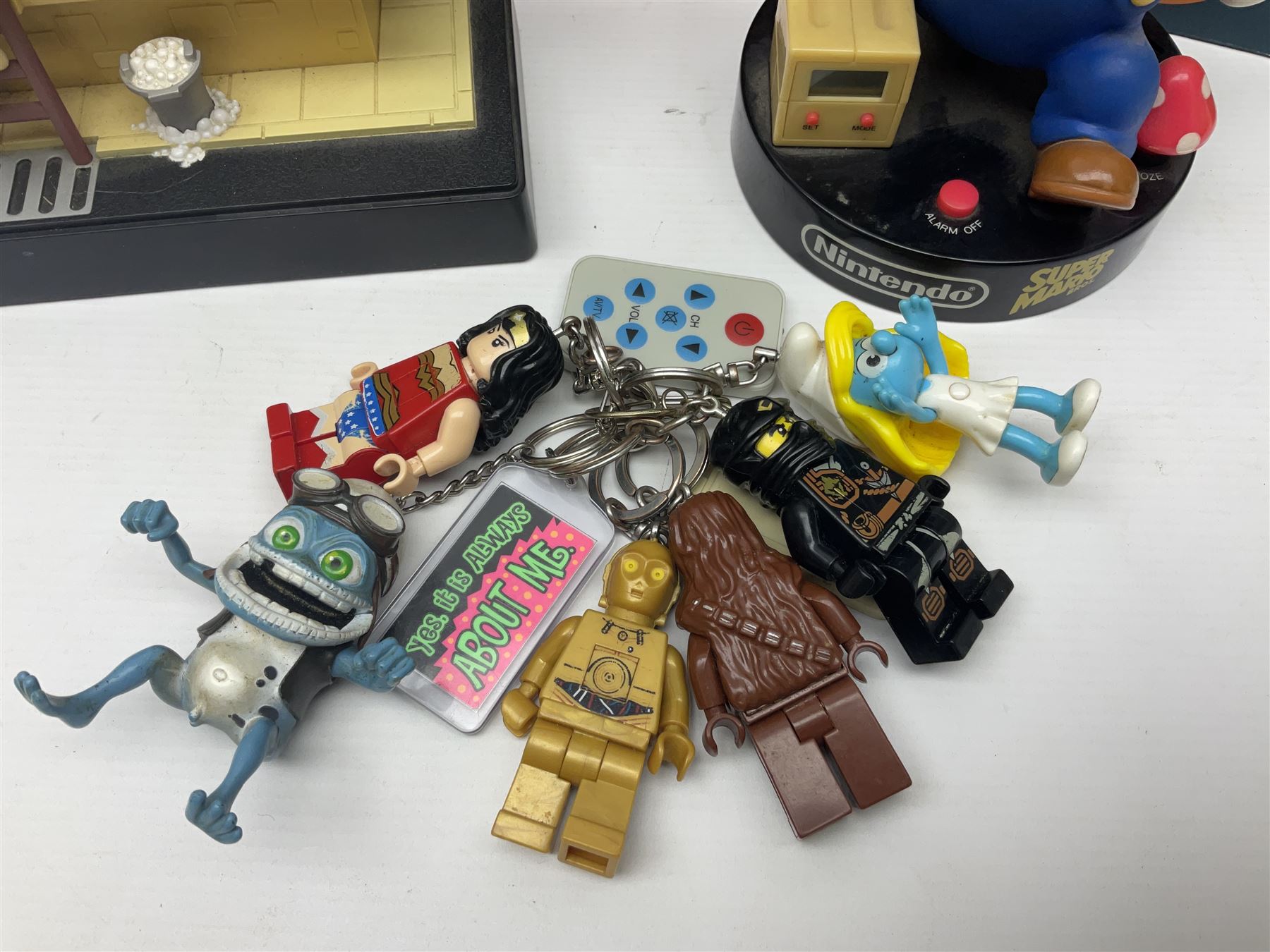 Nintendo Super Mario Bros 1992 Zeon alarm clock, Wallace and Gromit alarm clocks and further collectables 
