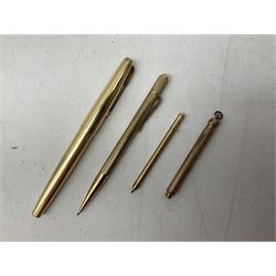 9ct gold propelling pencil with engine turned decoration and vacant cartouche, by S J Rose & Son, stamped 375, L12cm, together with a Parker 12ct rolled gold fountain pen, and two rose gold engine turned propelling pencils to include a rose gold example