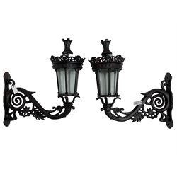 Pair Victorian design cast metal lamp and bracket, bracket pierced with scrolling and foliate decoration (2)