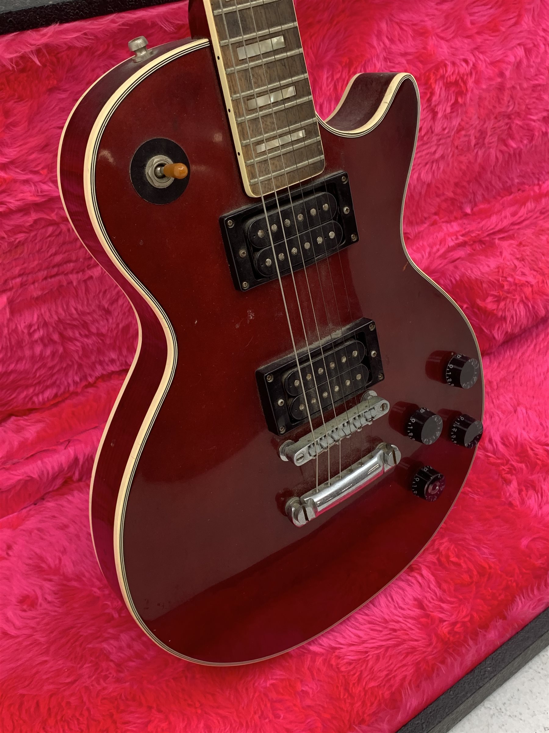 Hondo II electric guitar with carrying case 