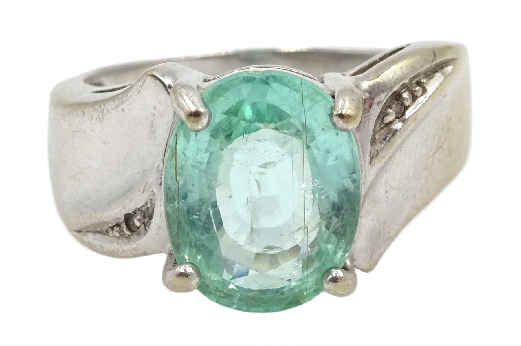 18ct white gold oval paraiba tourmaline, with diamond chip shoulders, Birmingham 2006