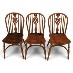 Set of six elm Windsor chairs, saddle seats with crinoline stretchers