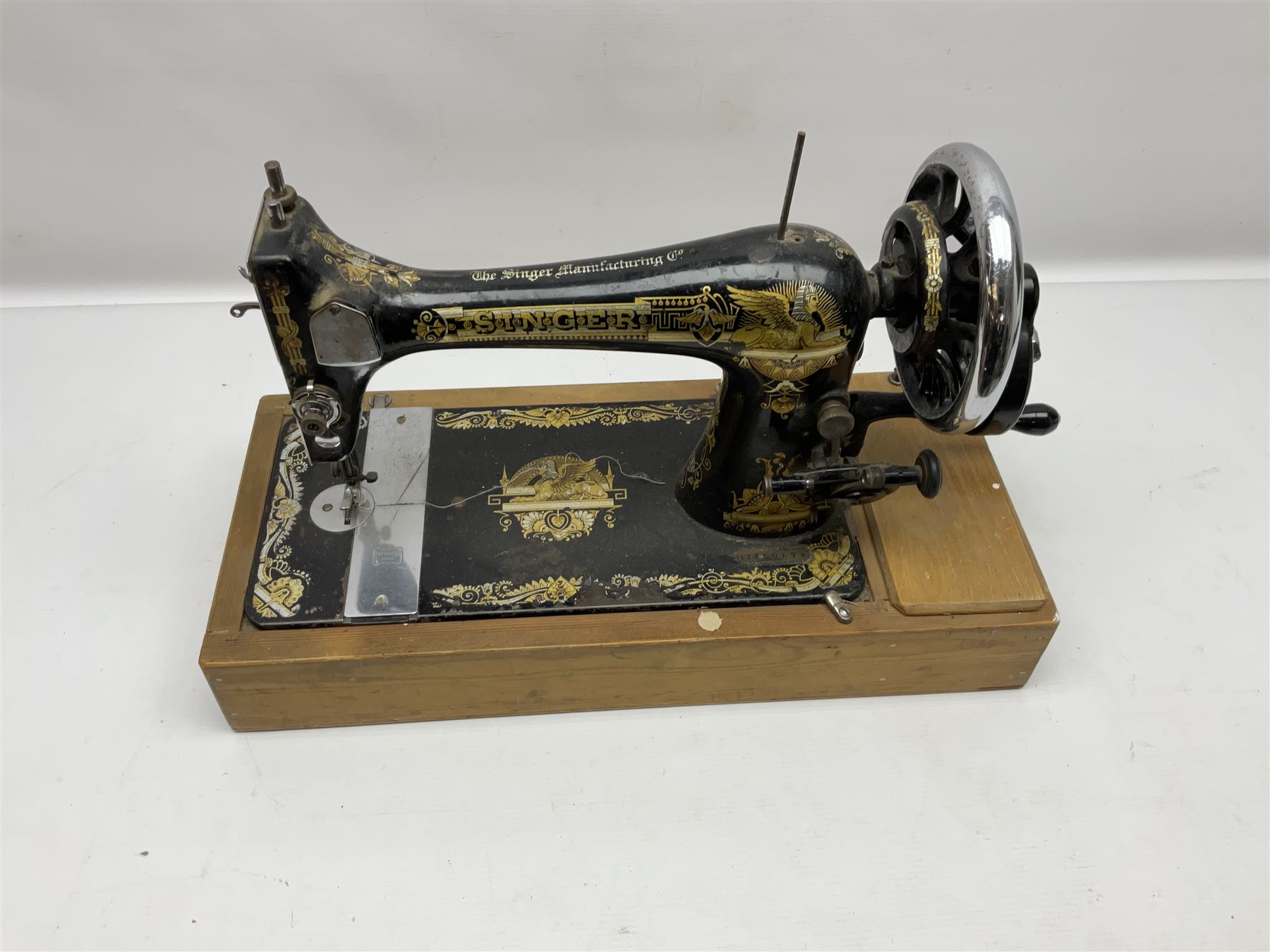 Singer sewing machine, serial no 1155087, H29cm