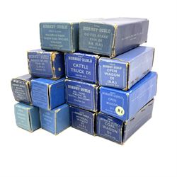 Hornby Dublo - thirteen D1/D2 wagons com