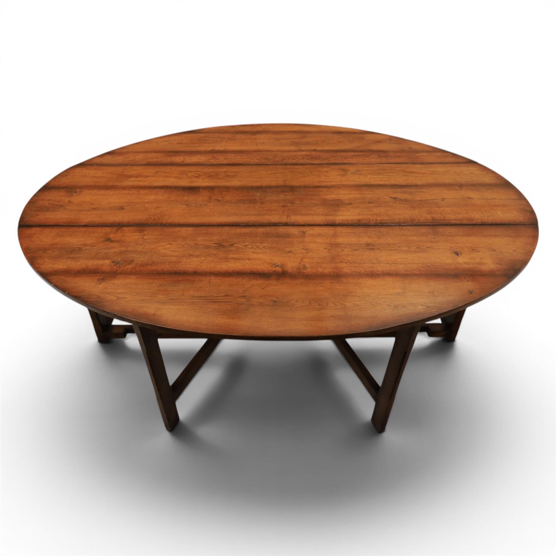 Large 18th century style oak wake table, with drop leaves and gateleg action on turned supports extends to 178 cm 