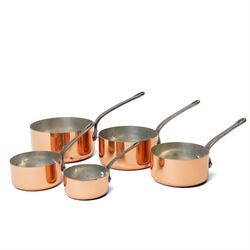 Set of five French copper graduating saucepans with iron handles, stamped Les Cuivres de F...