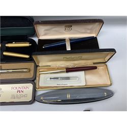 Large quantity of fountain and calligraphy pens, to include examples by Parker, Waterman, Platignum, Universal and Osmiroid, together with a selection of nibs