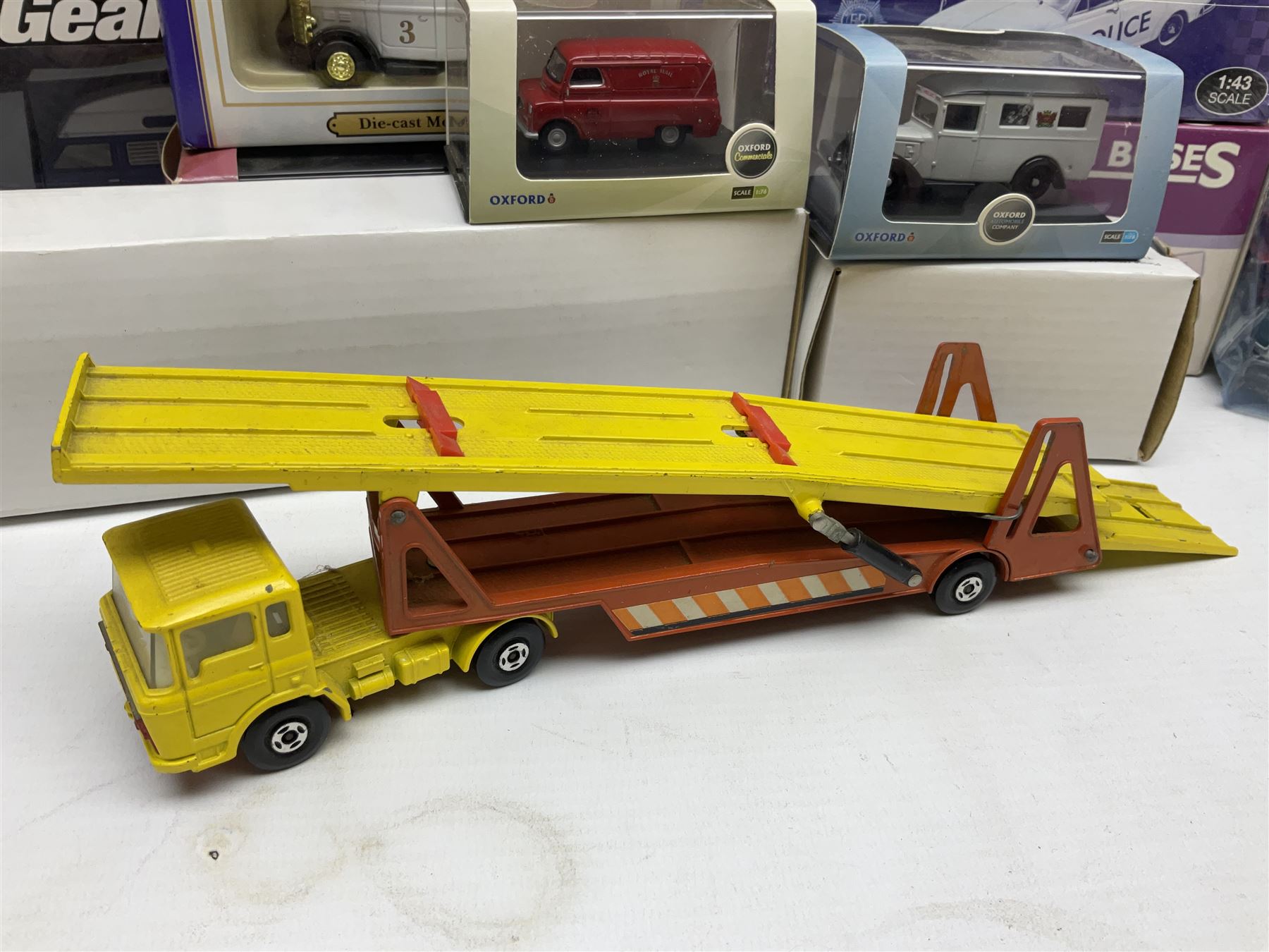 Eight Vanguards die-cast models by Corgi, Hornby and Lledo including Land Rovers, Ford Anglia and Triumph; together with thirteen other modern die-cast models by Bburago, Oxford, Atlas, EFE, Solido etc; all boxed; and small quantity of unboxed and playworn models
