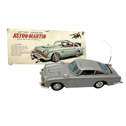 Gilbert Aoshin (Japan) James Bonds Aston Martin DB5 as seen in “Goldfinger and Thunderball” battery operated (untested) Tinplate model, silver with chrome trim, James Bond and Bandit figures, machine guns, bullet shield, ejector seat, revolving licence plate and extending tyre cutter; with part box lid only