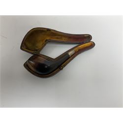 Pipes and two tiered wooden rack together with eleven pipers, including briar pipe carved as a wolf, Sea Dog straight pipe, John Brumfit pipe, meerschaum pipe ect, pipe rack H29.5cm