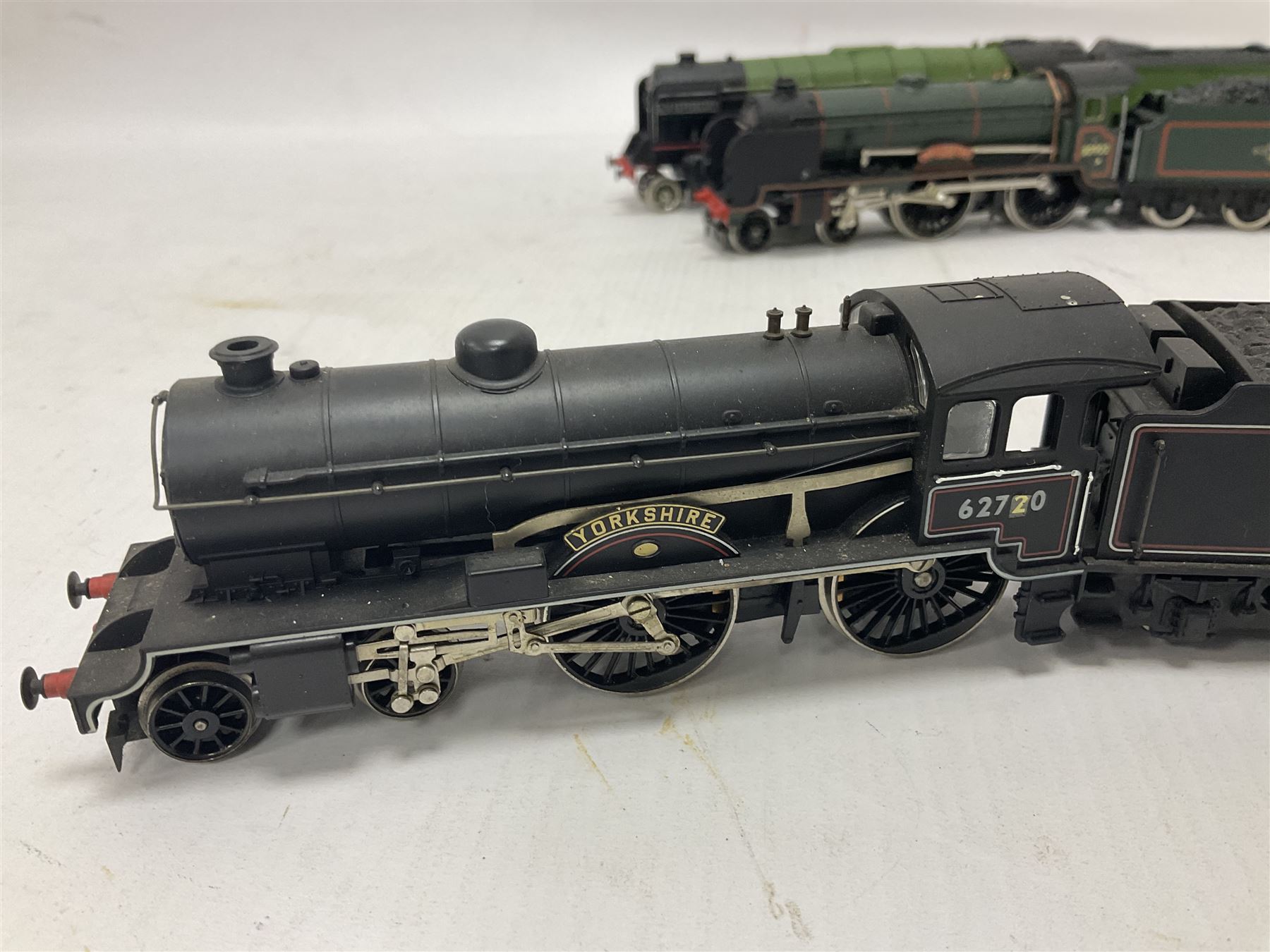 Various makers ‘00’ gauge - Hornby Class D41/1 4-4-0 ‘Yorkshire’ locomotive no.62700 in BR black and Green Schools Class 4-4-0 ‘Wellington’ locomotive no.30902 in BR green; G&R Wrenn Class R1 Tank 0-6-0T locomotive no.1127 in green; Trix Trains Class A2 4-6-2 ‘A.H.Peppercorn’ locomotive no.525 in LNER green (4) 